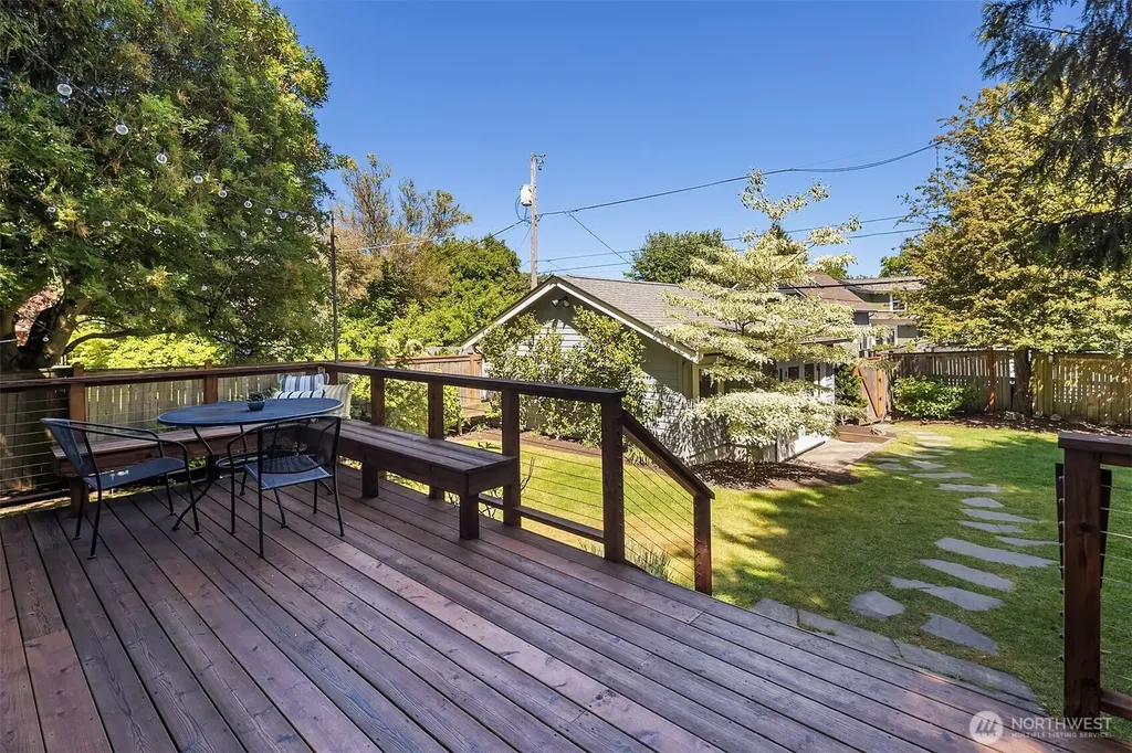 2442 6th W Seattle WA 98119