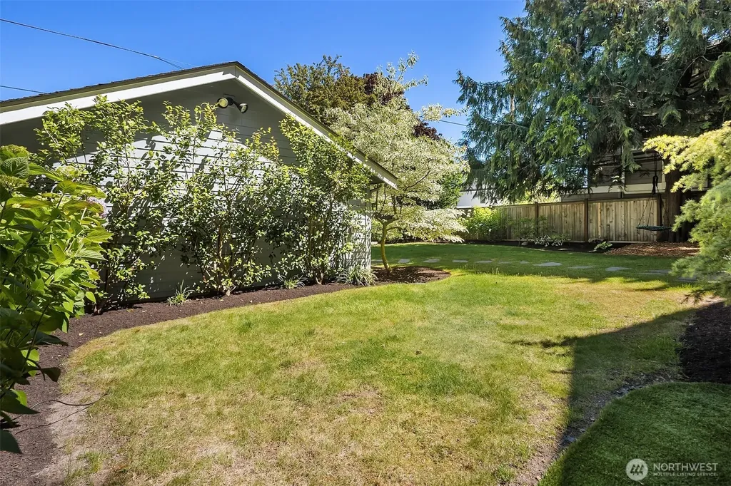 2442 6th W Seattle WA 98119