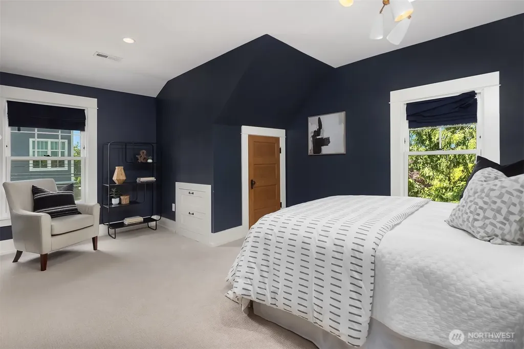 2442 6th W Seattle WA 98119
