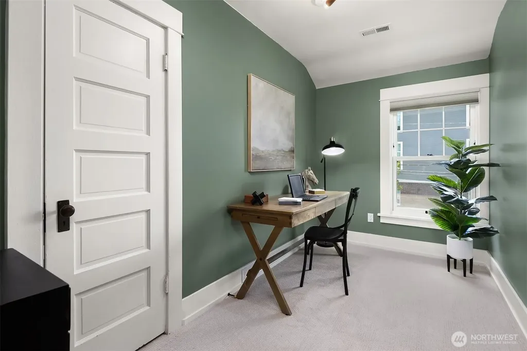 2442 6th W Seattle WA 98119