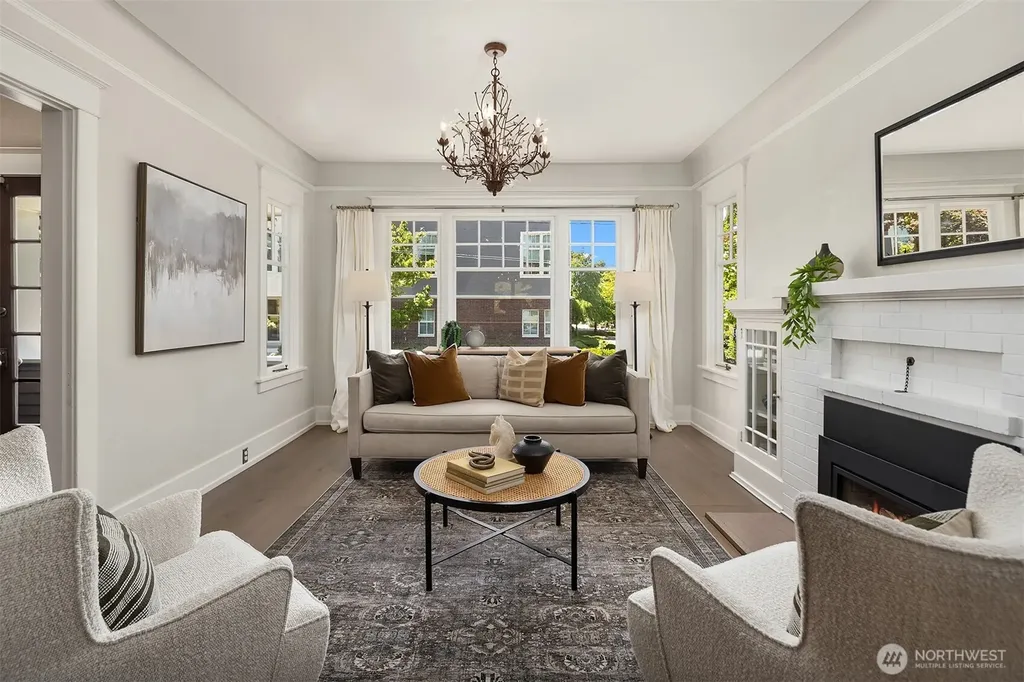 2442 6th W Seattle WA 98119