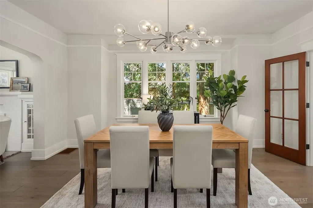 2442 6th W Seattle WA 98119