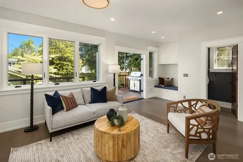 2442 6th W Seattle WA 98119