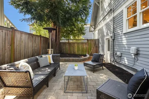 2442 6th W Seattle WA 98119