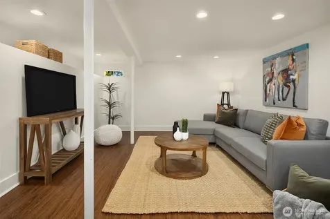 2442 6th W Seattle WA 98119