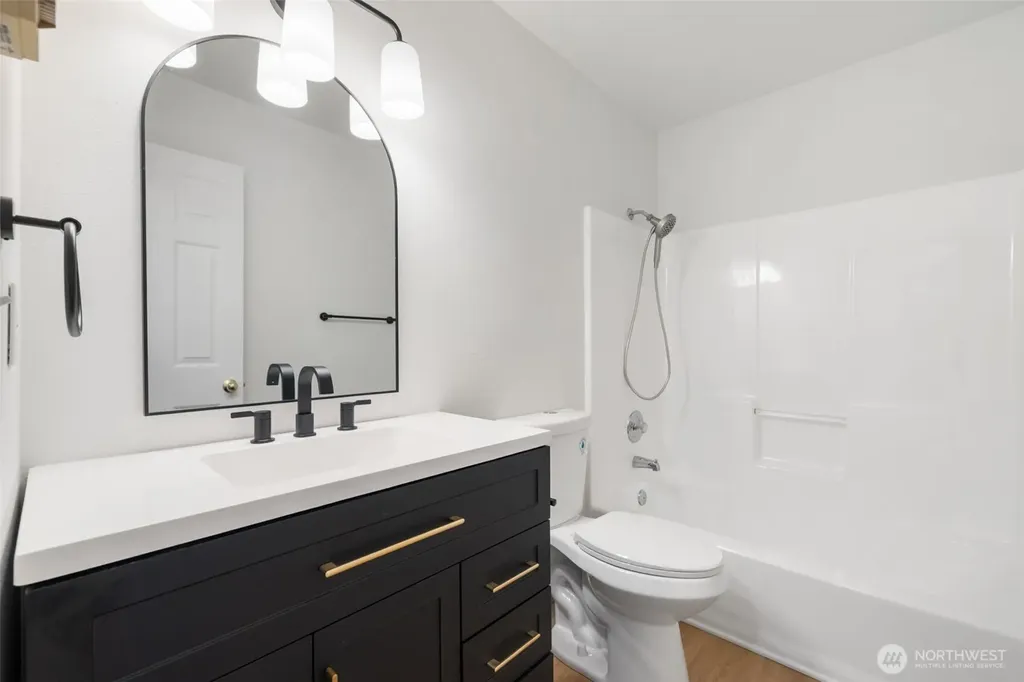 3560 Courtyard Lane Bremerton WA 99310
