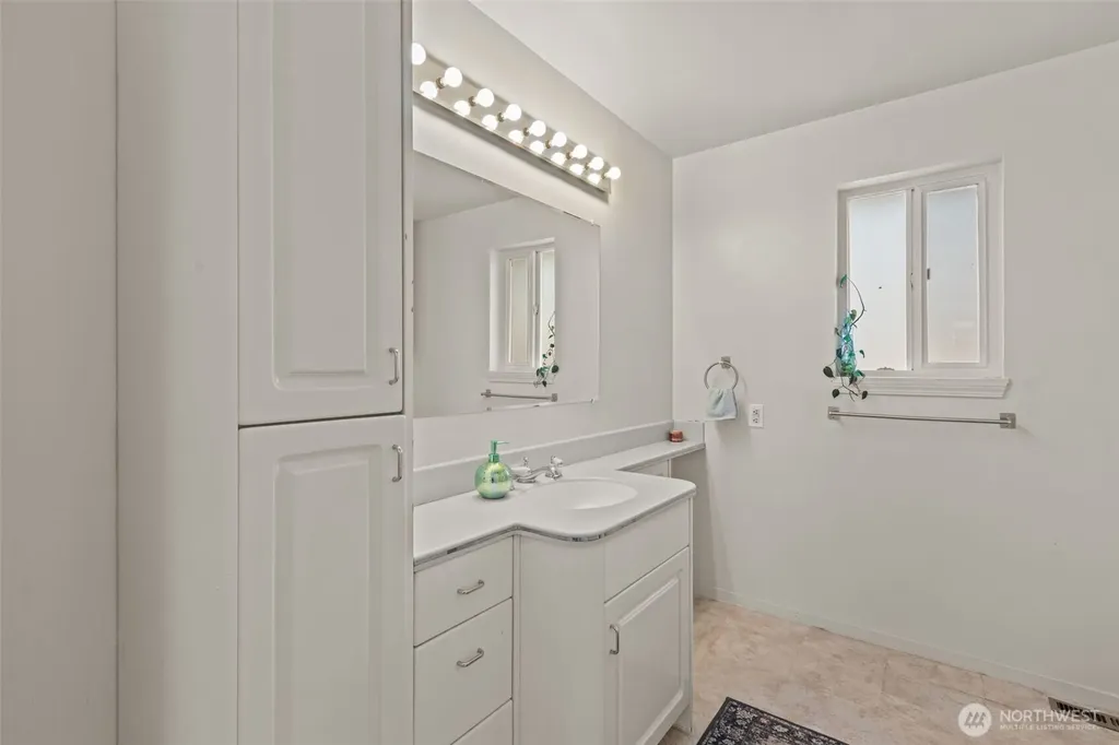 1721 Mcdougall Avenue Everett WA 98201
