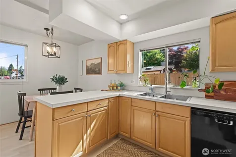 1721 Mcdougall Avenue Everett WA 98201