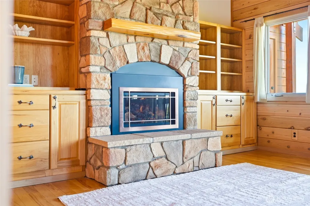 1051 Lightning Way Camano Island WA 98282