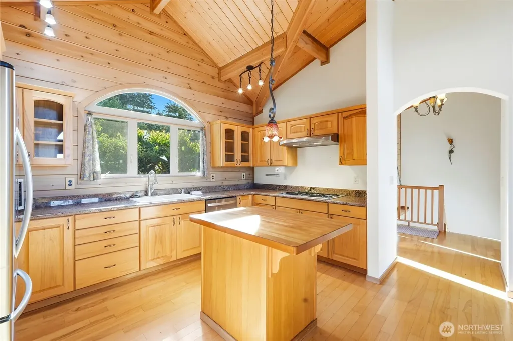 1051 Lightning Way Camano Island WA 98282
