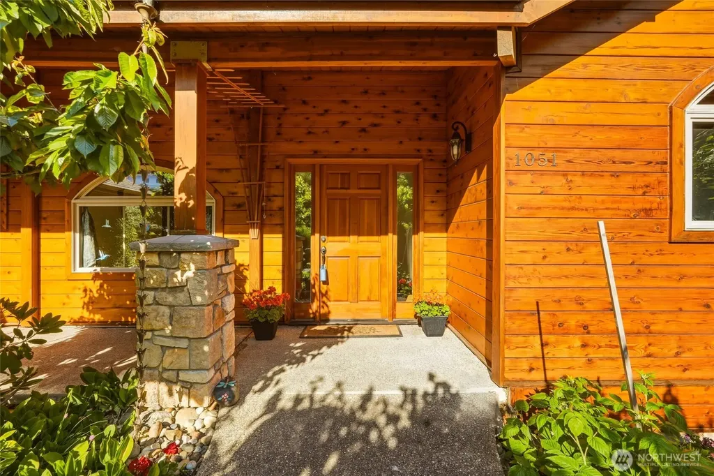 1051 Lightning Way Camano Island WA 98282