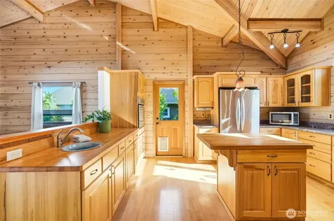 1051 Lightning Way Camano Island WA 98282