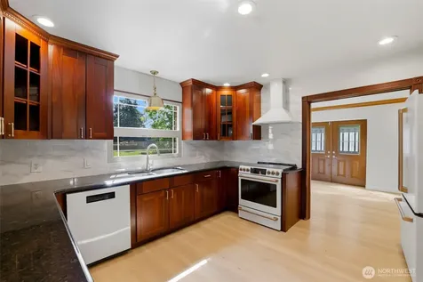 6722 River Road E Puyallup WA 98371