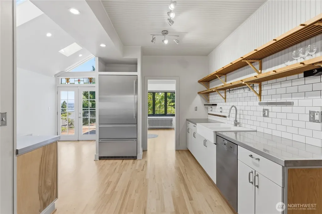614 35th Avenue Seattle WA 98122
