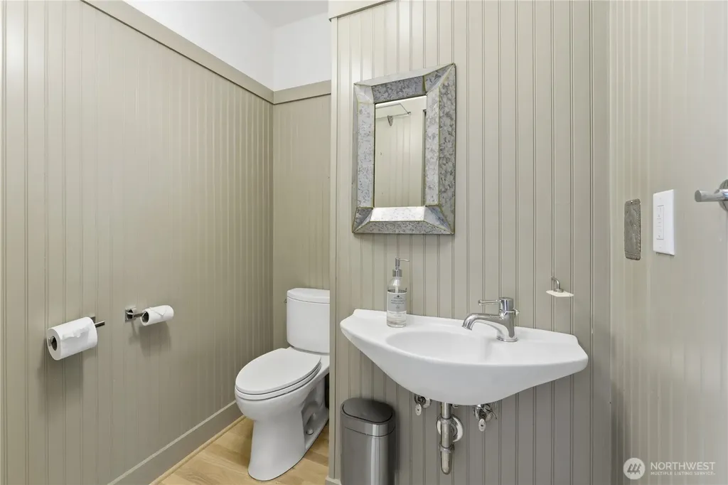 614 35th Avenue Seattle WA 98122