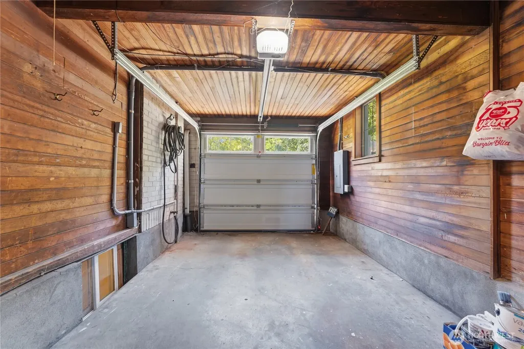 614 35th Avenue Seattle WA 98122