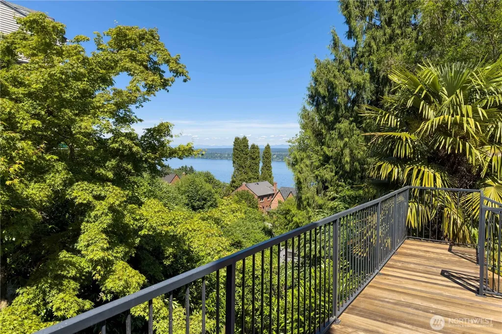 614 35th Avenue Seattle WA 98122