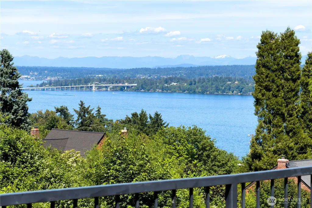 614 35th Avenue Seattle WA 98122