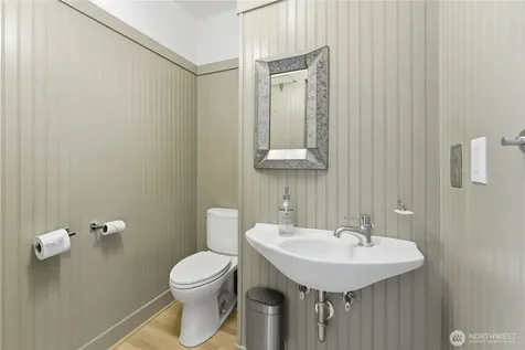614 35th Avenue Seattle WA 98122