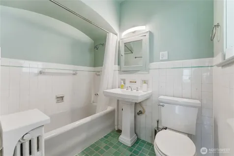 614 35th Avenue Seattle WA 98122