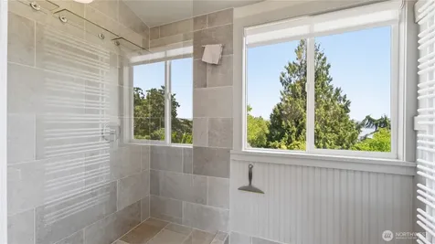614 35th Avenue Seattle WA 98122