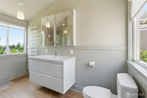 614 35th Avenue Seattle WA 98122