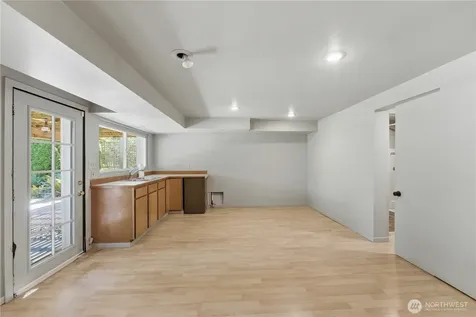 614 35th Avenue Seattle WA 98122