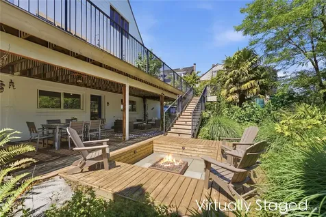614 35th Avenue Seattle WA 98122