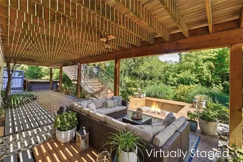 614 35th Avenue Seattle WA 98122