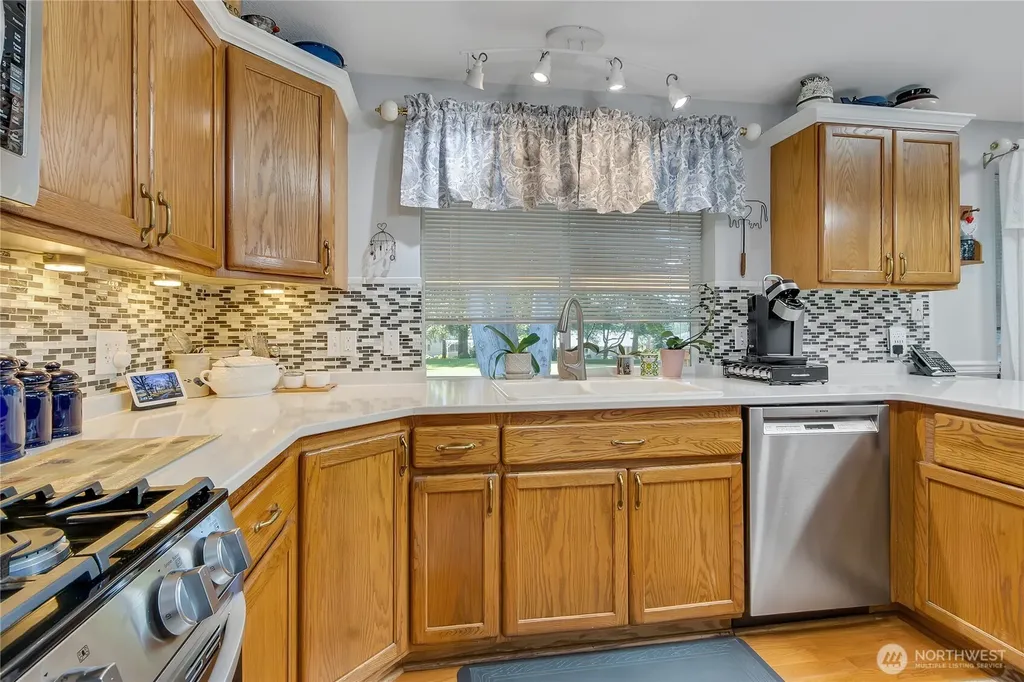1530 E Old Ranch Road Allyn WA 98524