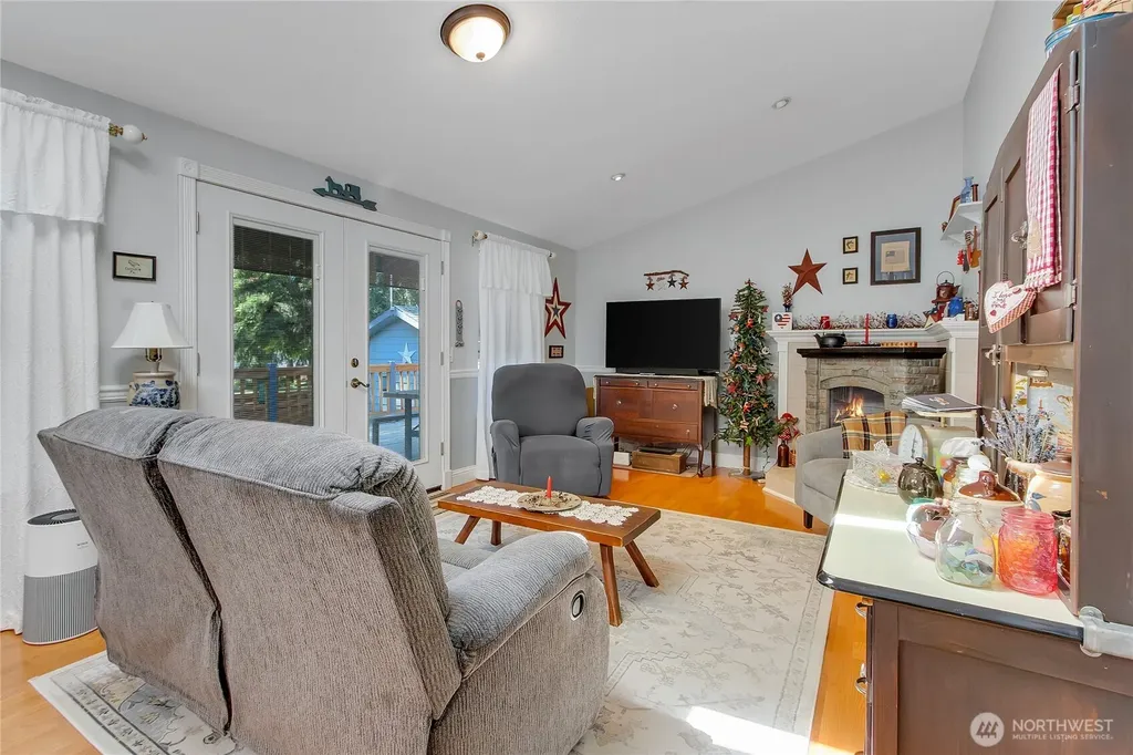 1530 E Old Ranch Road Allyn WA 98524
