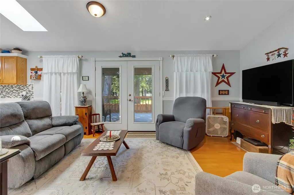1530 E Old Ranch Road Allyn WA 98524