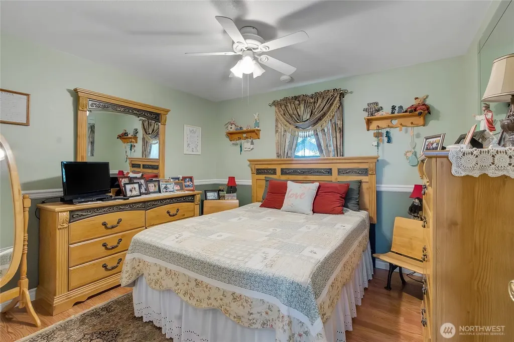 1530 E Old Ranch Road Allyn WA 98524