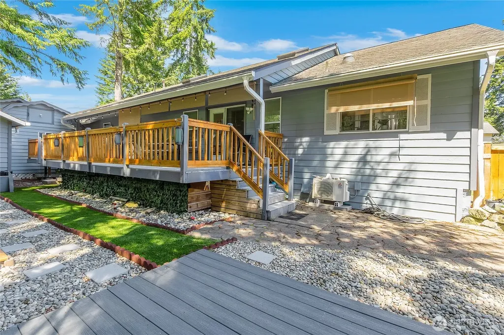 1530 E Old Ranch Road Allyn WA 98524