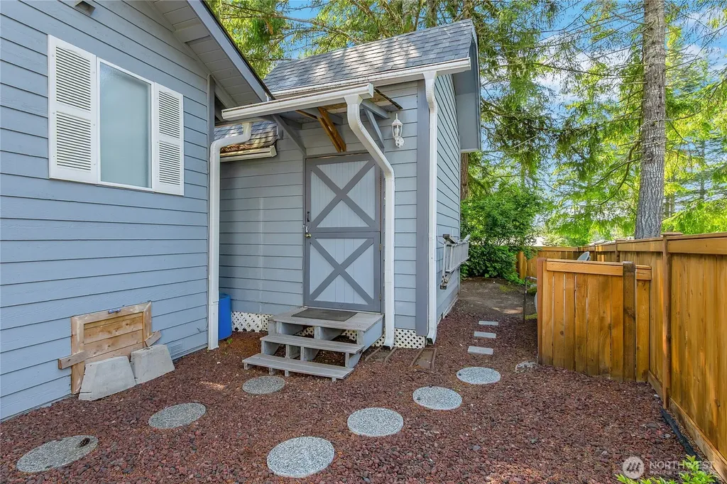 1530 E Old Ranch Road Allyn WA 98524