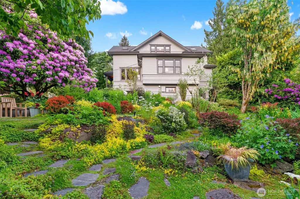 2701 NE 94th Street Seattle WA 98115