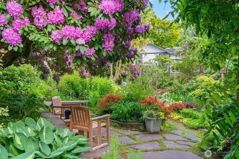 2701 NE 94th Street Seattle WA 98115