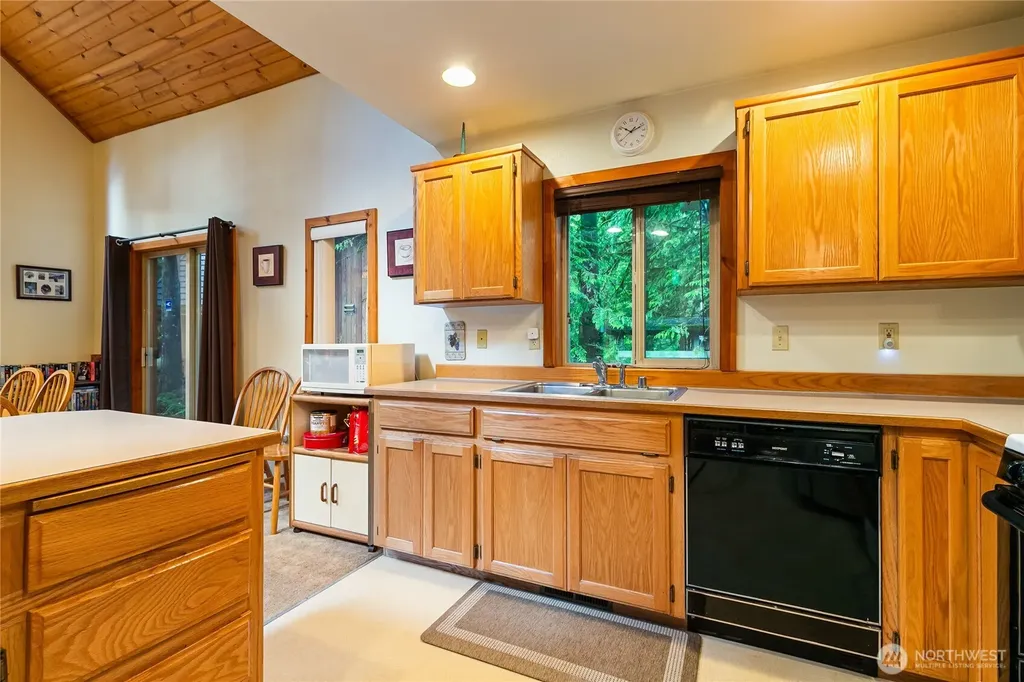 7077 Austin Pass Road Glacier WA 98244