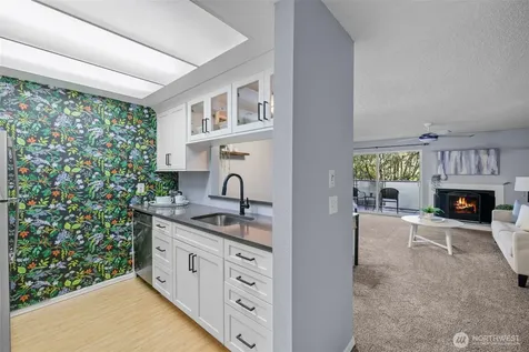 8812 20th Avenue NE Seattle WA 98115