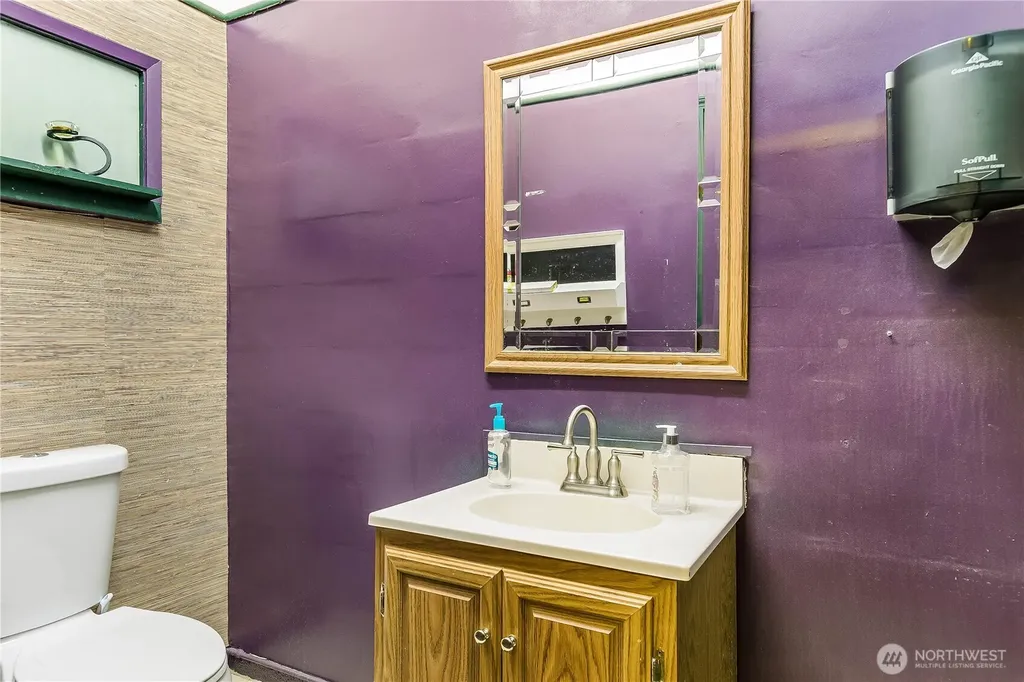 670 SE Pioneer Way Oak Harbor WA 98277