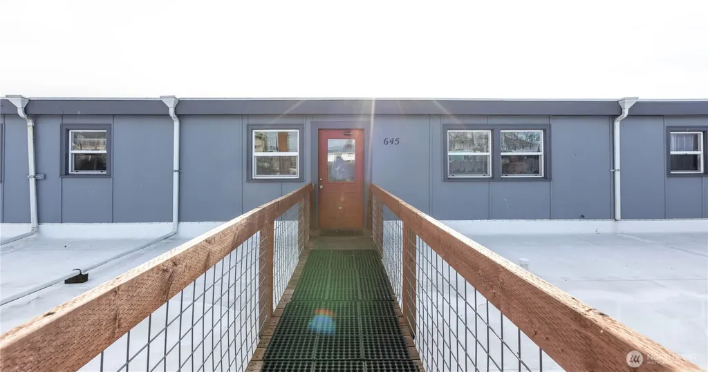 670 SE Pioneer Way Oak Harbor WA 98277
