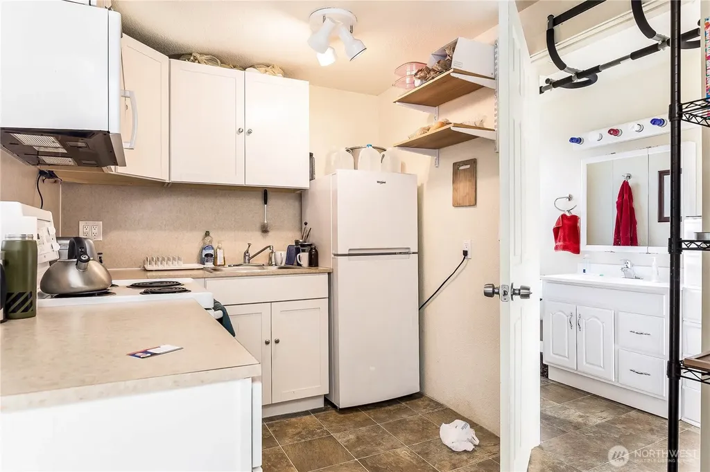 670 SE Pioneer Way Oak Harbor WA 98277