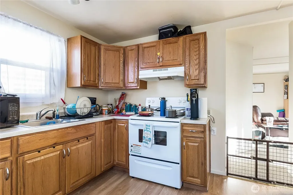 670 SE Pioneer Way Oak Harbor WA 98277