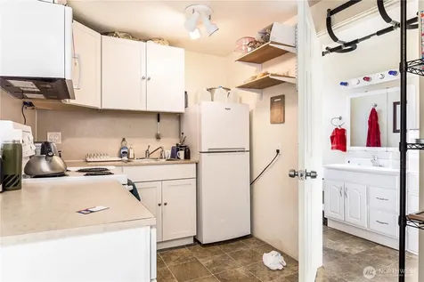 670 SE Pioneer Way Oak Harbor WA 98277
