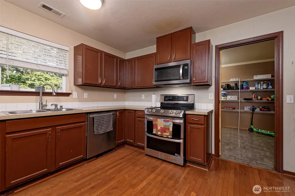 14321 108th Avenue E Puyallup WA 98374