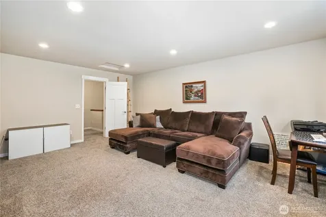16011 126th Avenue E Puyallup WA 98374