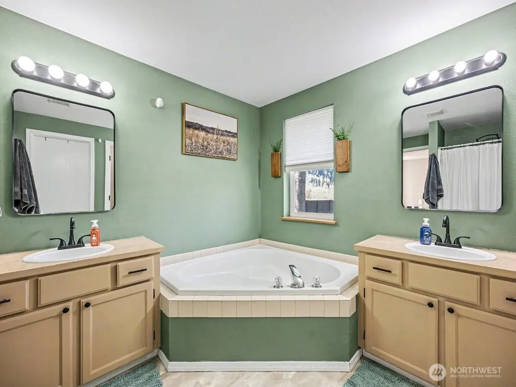 645 Orville Road E Eatonville WA 98328