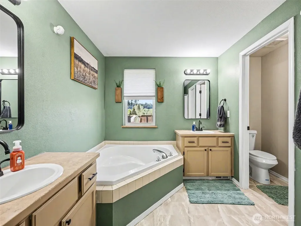 645 Orville Road E Eatonville WA 98328