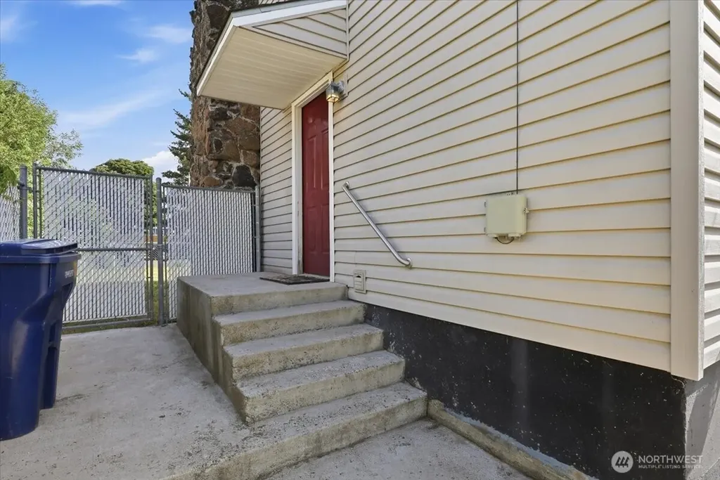 1324 E Kiernan Avenue Spokane WA 99207