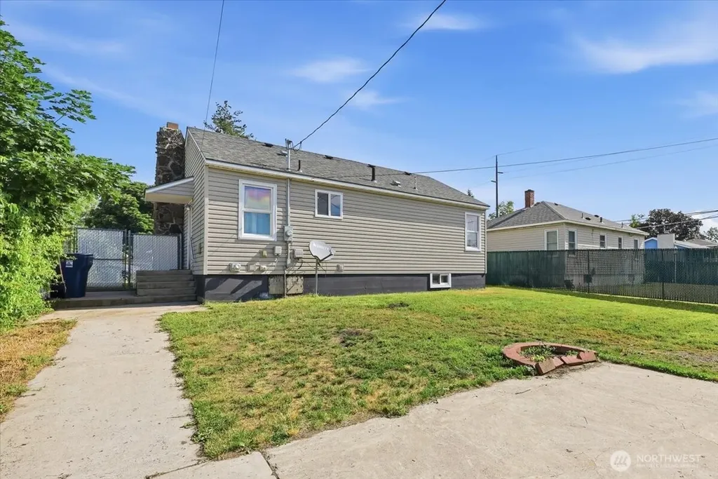 1324 E Kiernan Avenue Spokane WA 99207